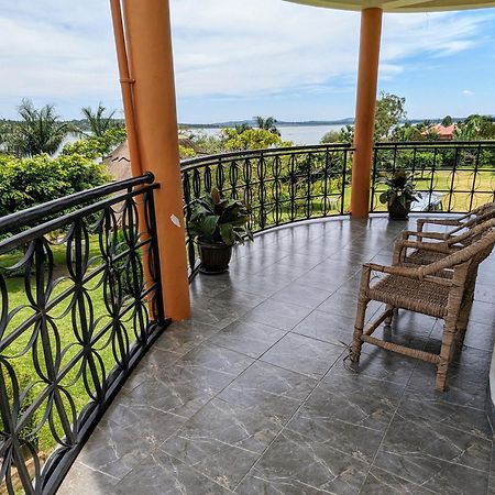 Oslo Gardens Bed & Breakfast Εντέμπε Εξωτερικό φωτογραφία