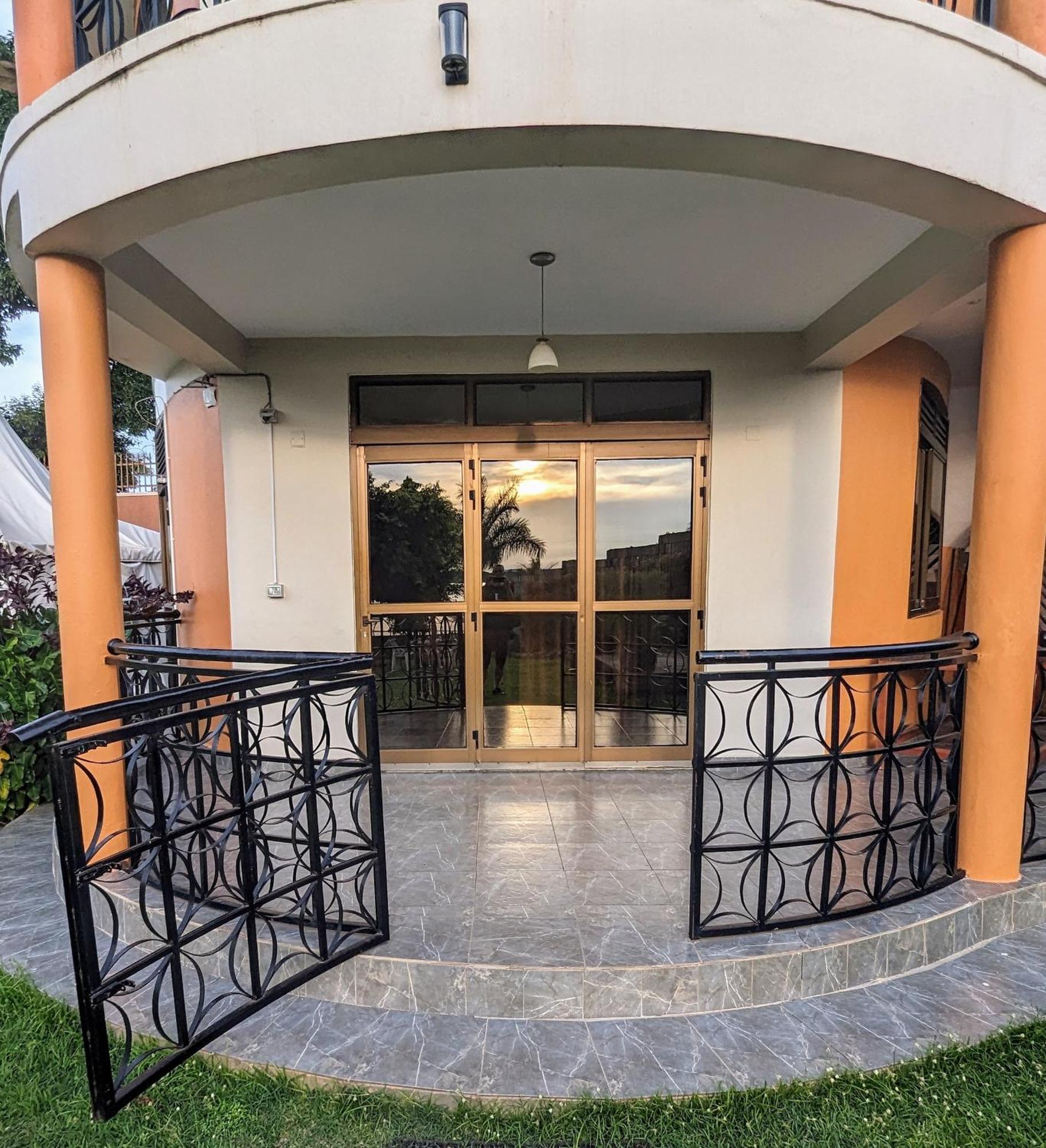 Oslo Gardens Bed & Breakfast Εντέμπε Εξωτερικό φωτογραφία
