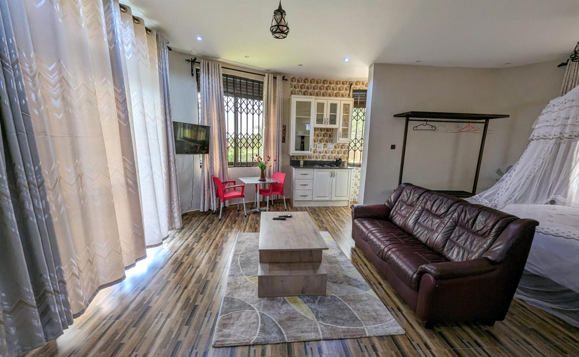 Oslo Gardens Bed & Breakfast Εντέμπε Εξωτερικό φωτογραφία