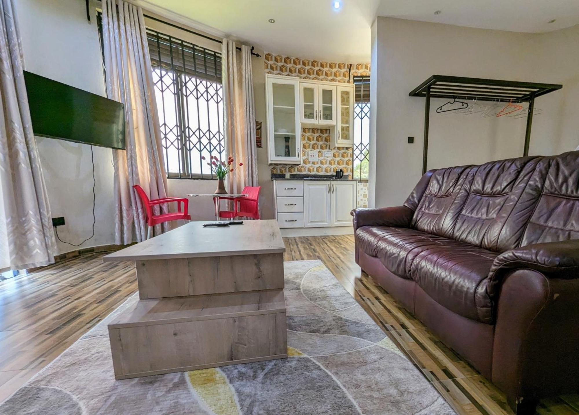 Oslo Gardens Bed & Breakfast Εντέμπε Εξωτερικό φωτογραφία