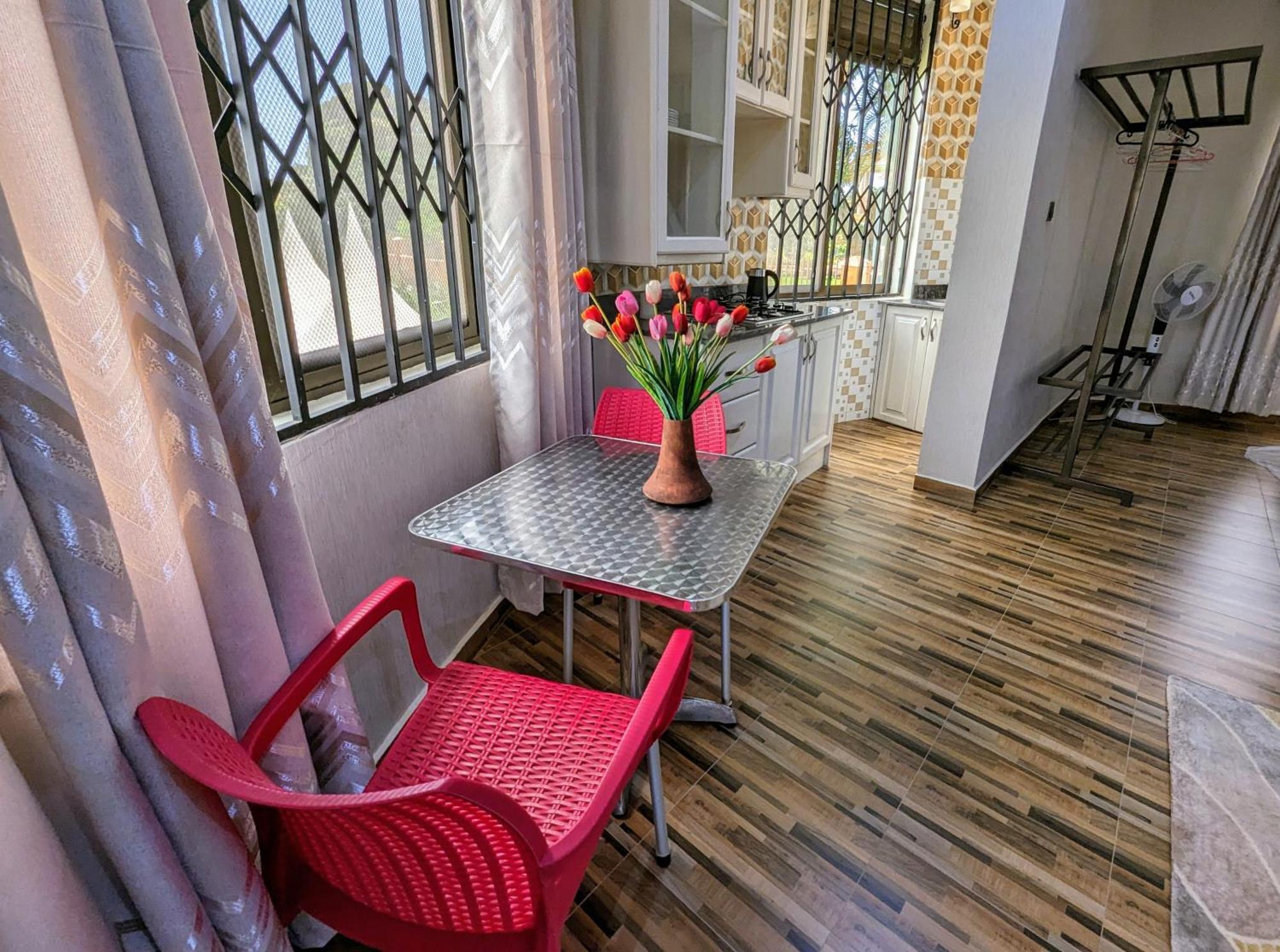 Oslo Gardens Bed & Breakfast Εντέμπε Εξωτερικό φωτογραφία