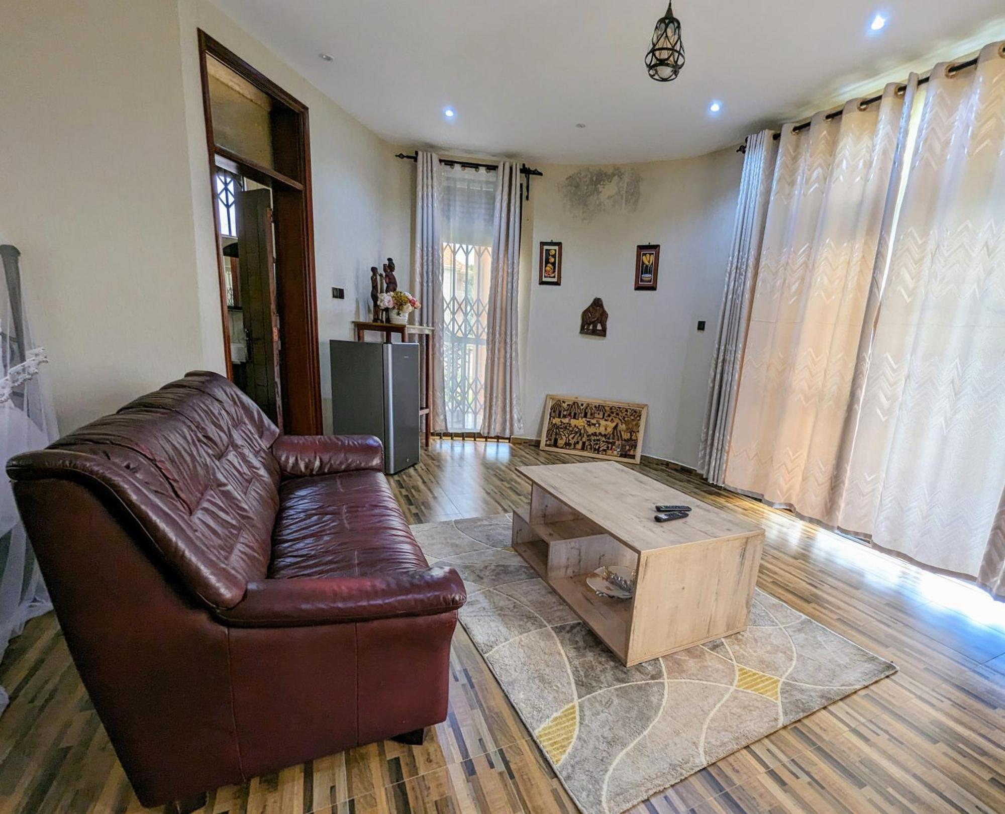 Oslo Gardens Bed & Breakfast Εντέμπε Εξωτερικό φωτογραφία