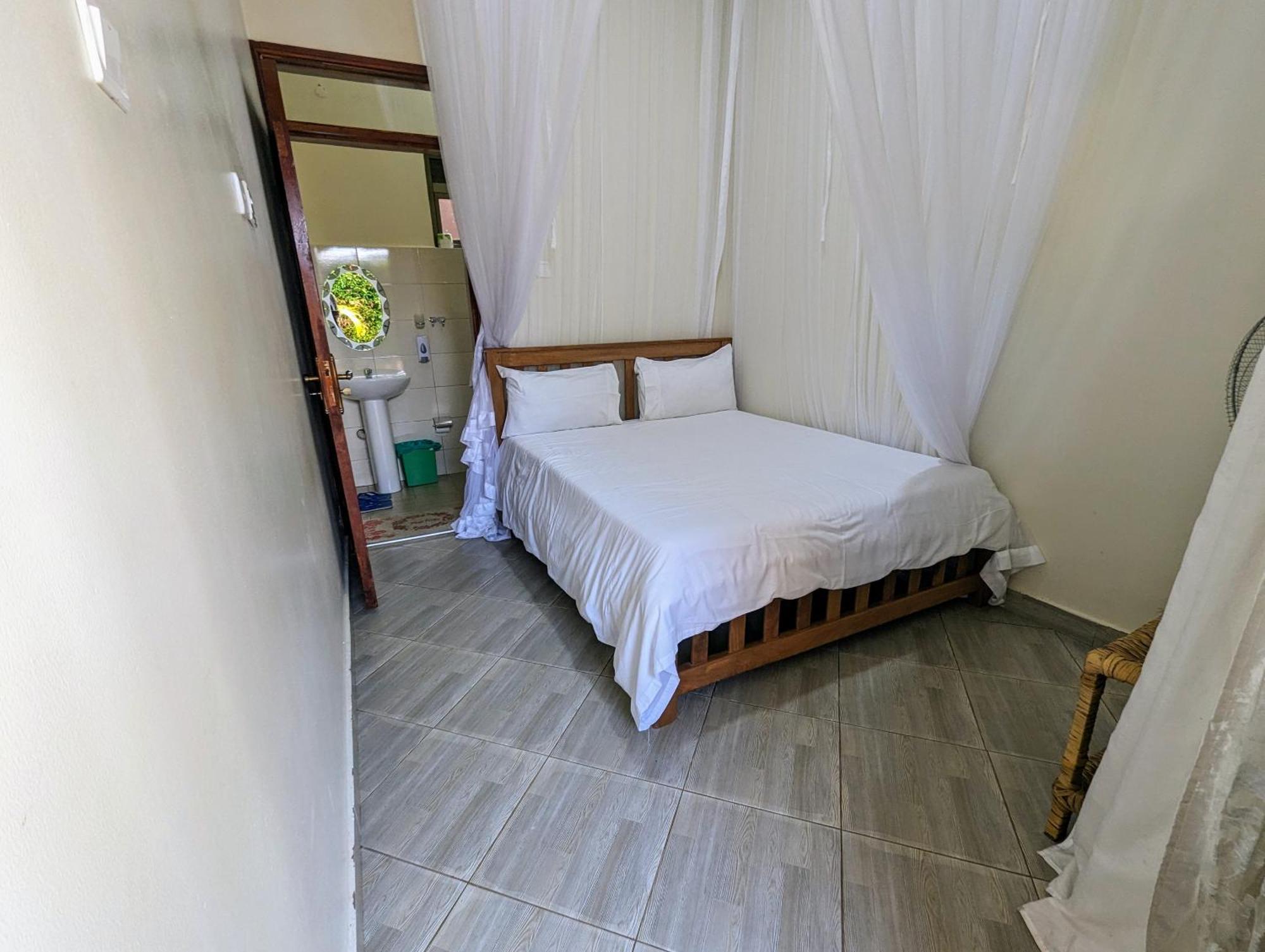 Oslo Gardens Bed & Breakfast Εντέμπε Εξωτερικό φωτογραφία